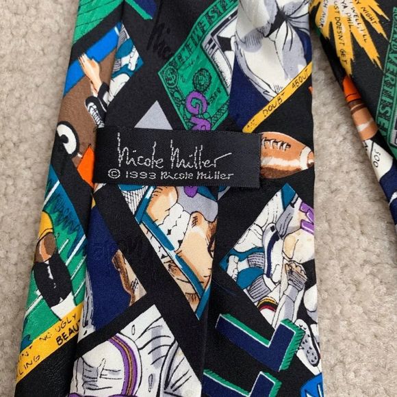 Vintage 1993 100% Silk Nicole Miller Football Tie - Picture 4 of 7